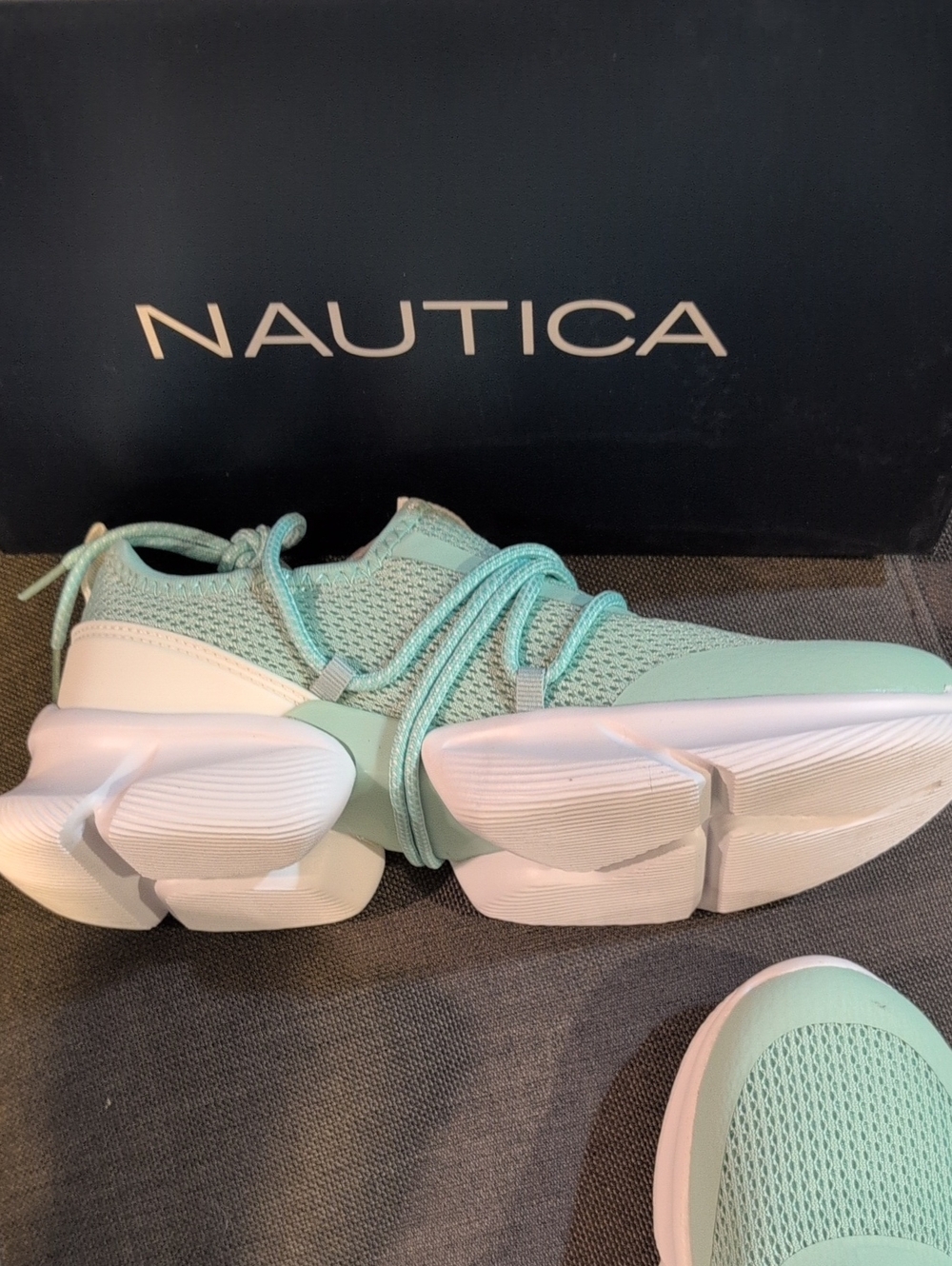 Nautica Women’s Mint Green Lace-Up Sneakers. Size 8 NWT - Picture 4 of 8